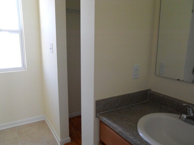 Foto del edificio - 4 BR Lawrence Twp