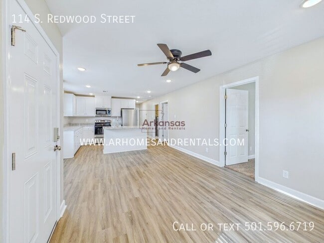 Building Photo - 114 S Redwood St