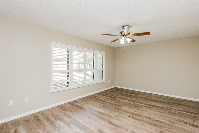 Building Photo - 9519 Pebble Glen Ave