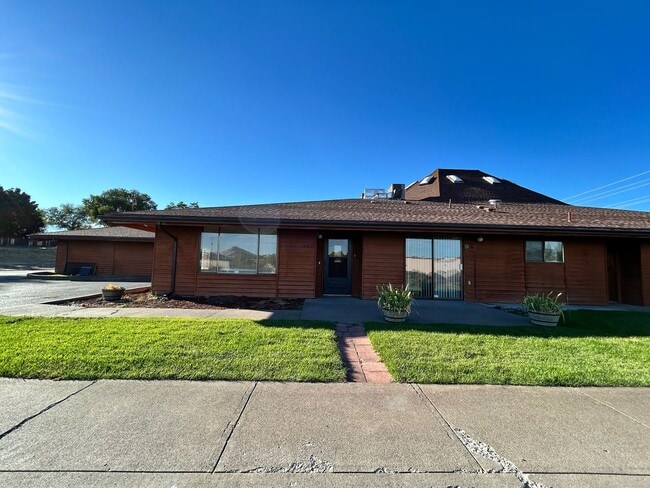 Building Photo - 6412-6416-6424 S 6th St.