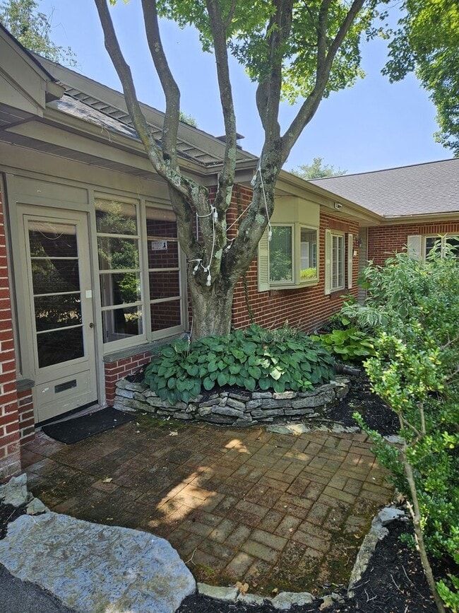 Building Photo - 3 Bedroom  Available June 8th  2026