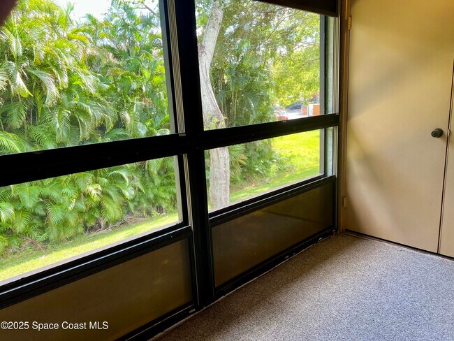 Foto del edificio - 2369 Golf Lake Cir