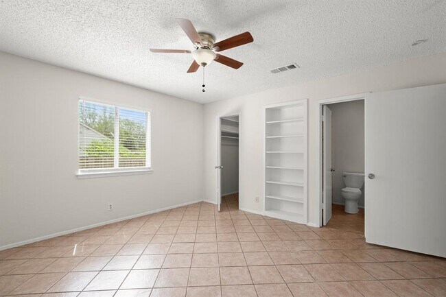 Foto del edificio - 1404 Valleyridge Cir