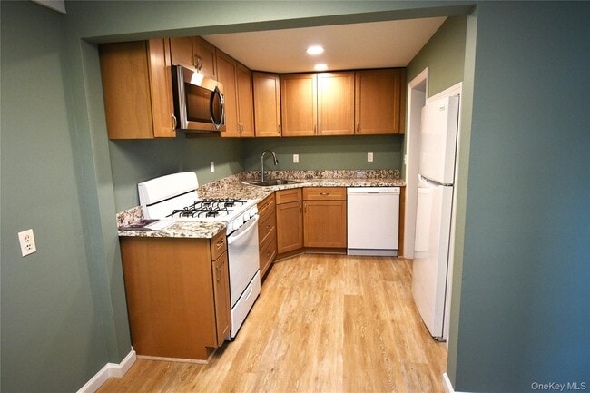 Building Photo - 70 N Woodhull Rd