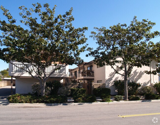 Building Photo - 4958 Park Pl