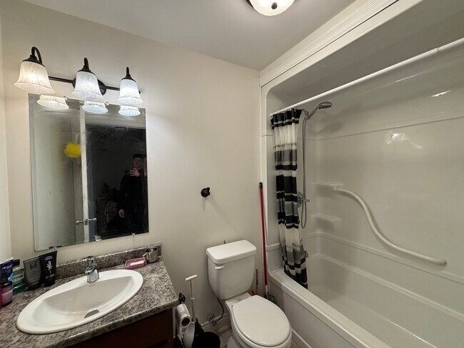 Photo du bâtiment - 2 Bedroom Apartment for Rent