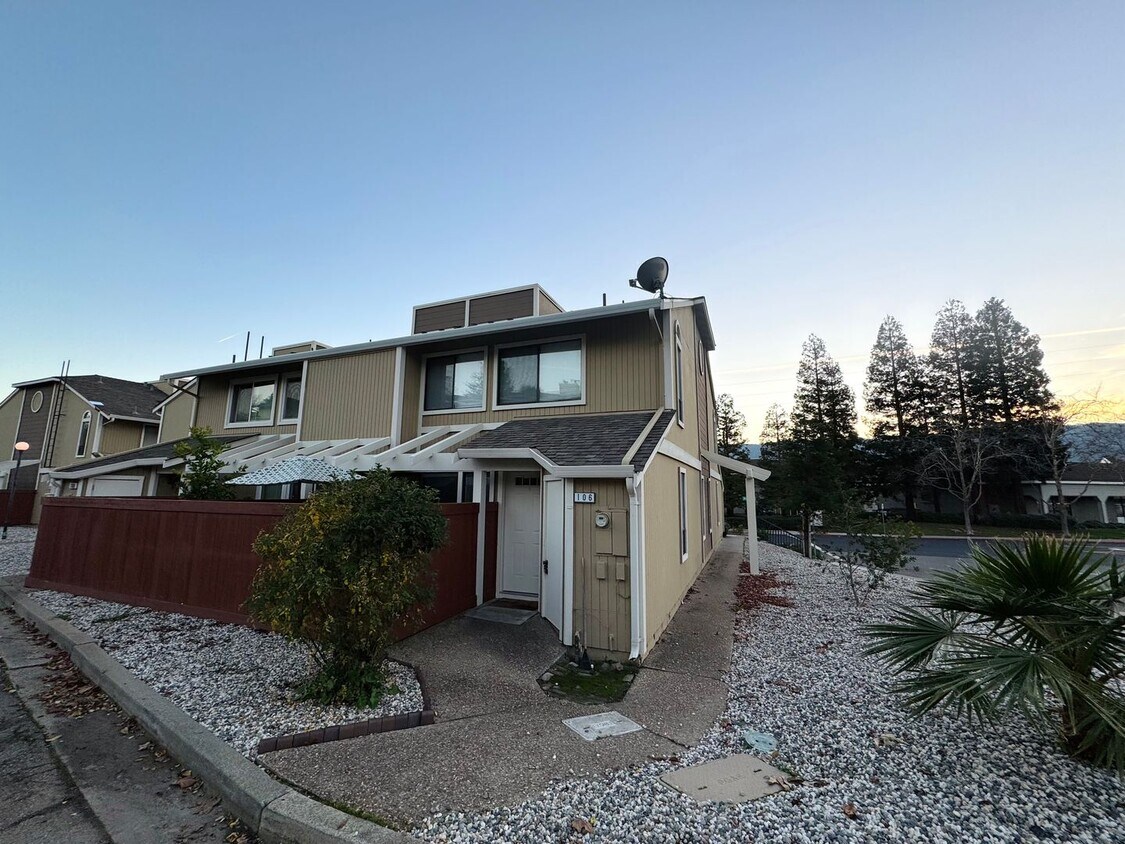 Primary Photo - $500 OFF FIRST MONTH RENT!!! 2BD 1.5 BTH C...