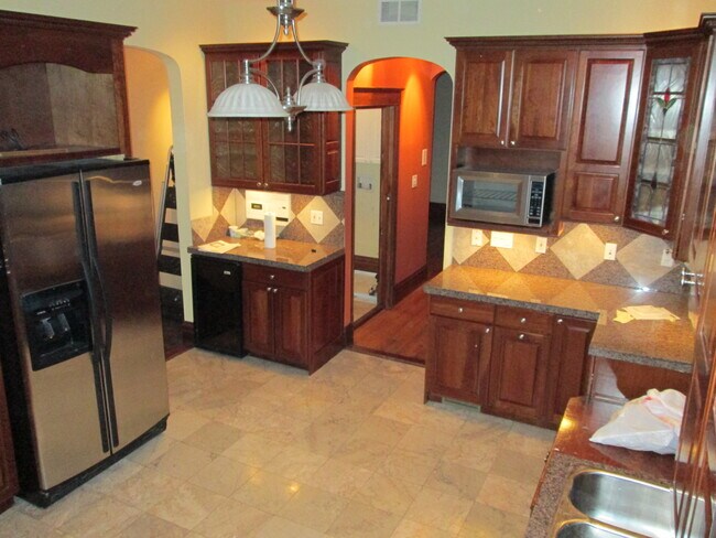 Kitchen - 3457 Arsenal St
