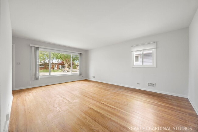 Building Photo - 569 S Park Rd