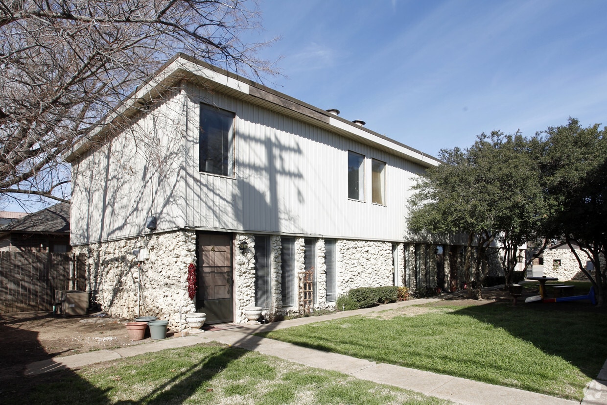 Primary Photo - 2808 NW 57th St