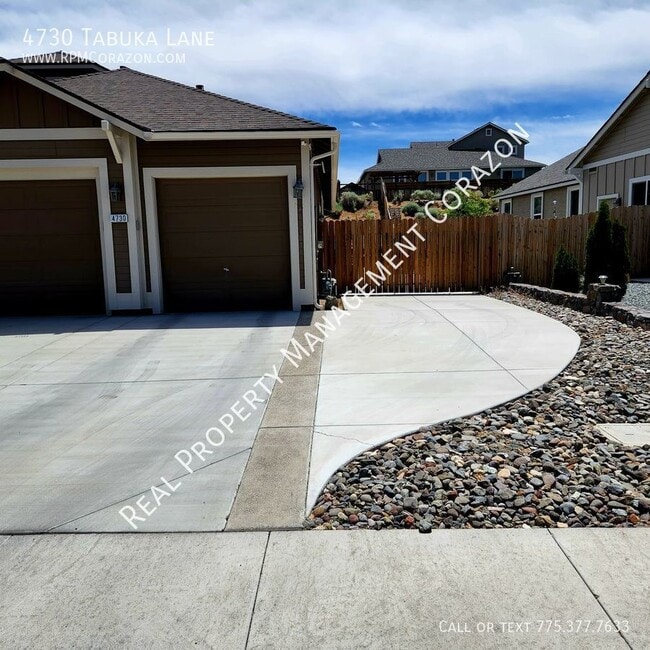 Foto del edificio - Spacious 4 bedroom, 3 car, 1/4 acre lot, R...