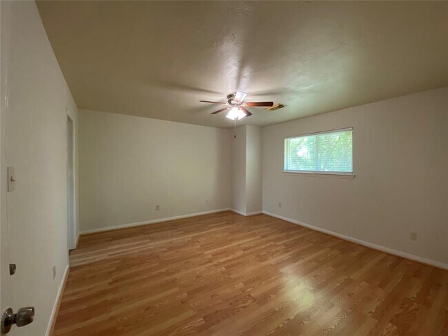 Building Photo - 15907 Nutcracker Ct