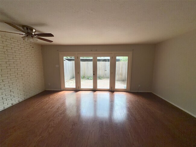 Foto del edificio - 12959 Trail Hollow Dr