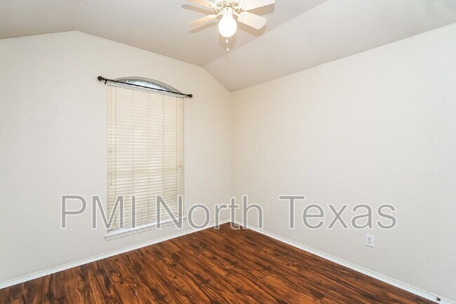 Foto del edificio - 10706 Robincreek Ln