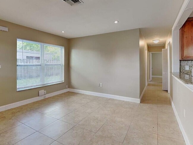 Foto del edificio - 1410 N 70th Terrace