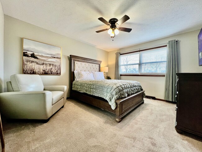 Building Photo - 7033 Willowood Dr
