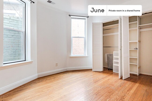 Building Photo - Room in Shared 3 bed/1 bath home