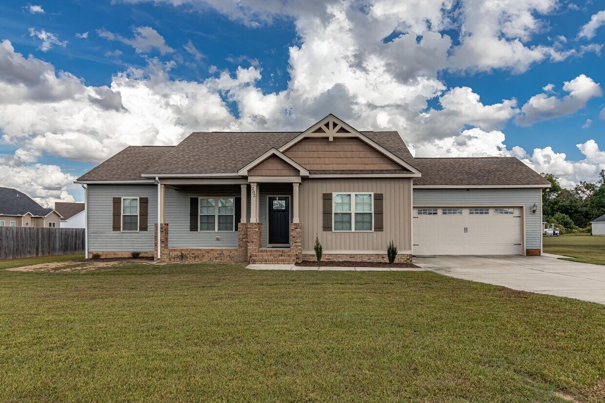 Foto principal - 3 BR 2 BA in North Landing Subdivision/Pik...