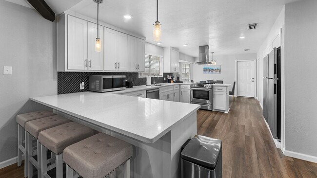 Foto del edificio - 6314 Senators Dr