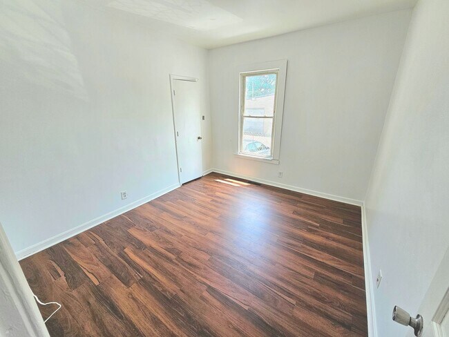 Building Photo - Spacious Multi-Family Apartments for Rent in the Heart of New Haven!