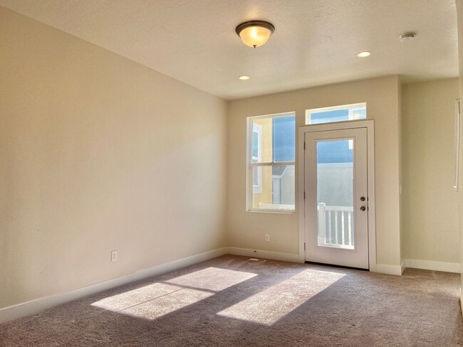 Building Photo - Beautiful Townhome at Parkside Stone Creek!