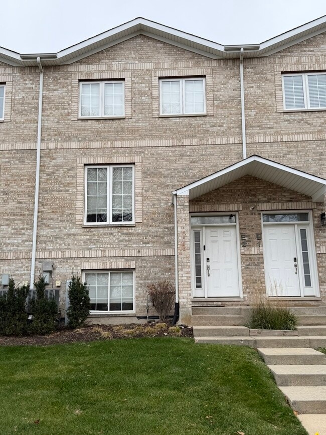 Building Photo - 183 N Des Plaines River Rd