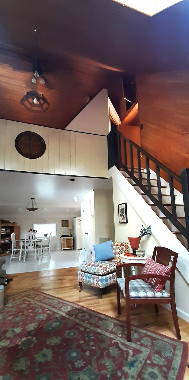 Building Photo - 21021 Entrada Dr