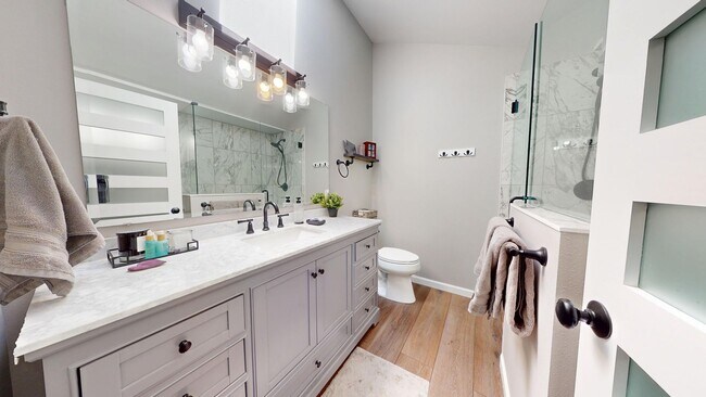 Foto del edificio - VIEW HOME FOR RENT!