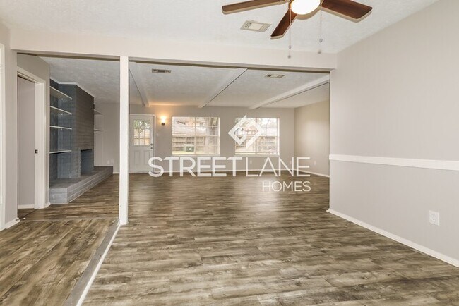 Building Photo - REDUCED!