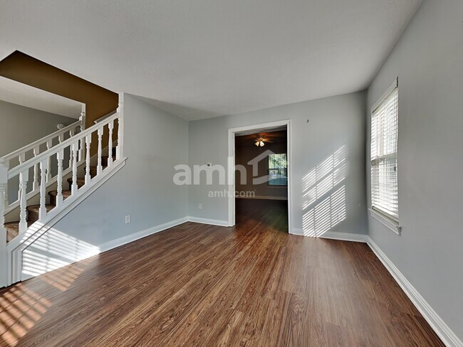 Foto del edificio - 17209 Rushmore Drive