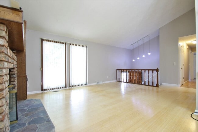 Photo - Coming Soon! 3 Bedroom / 2 Bath In Bellevu... House