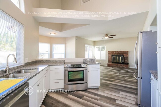 Building Photo - 918 W Sun Coast Dr