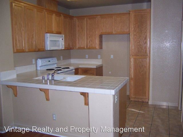 Building Photo - 3 br, 2.5 bath House - 1430 N. Commerce St...