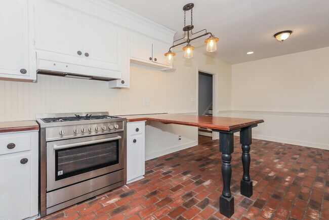 Building Photo - 6713 Knightswood Dr
