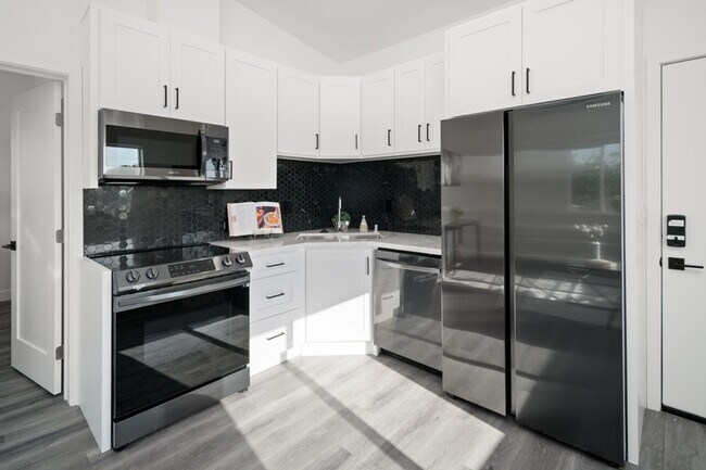 Foto del edificio - 4685 49th St