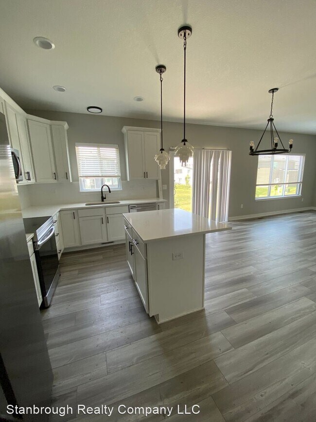 Building Photo - 4 br, 2.5 bath House - 1502 NE Savana Dr