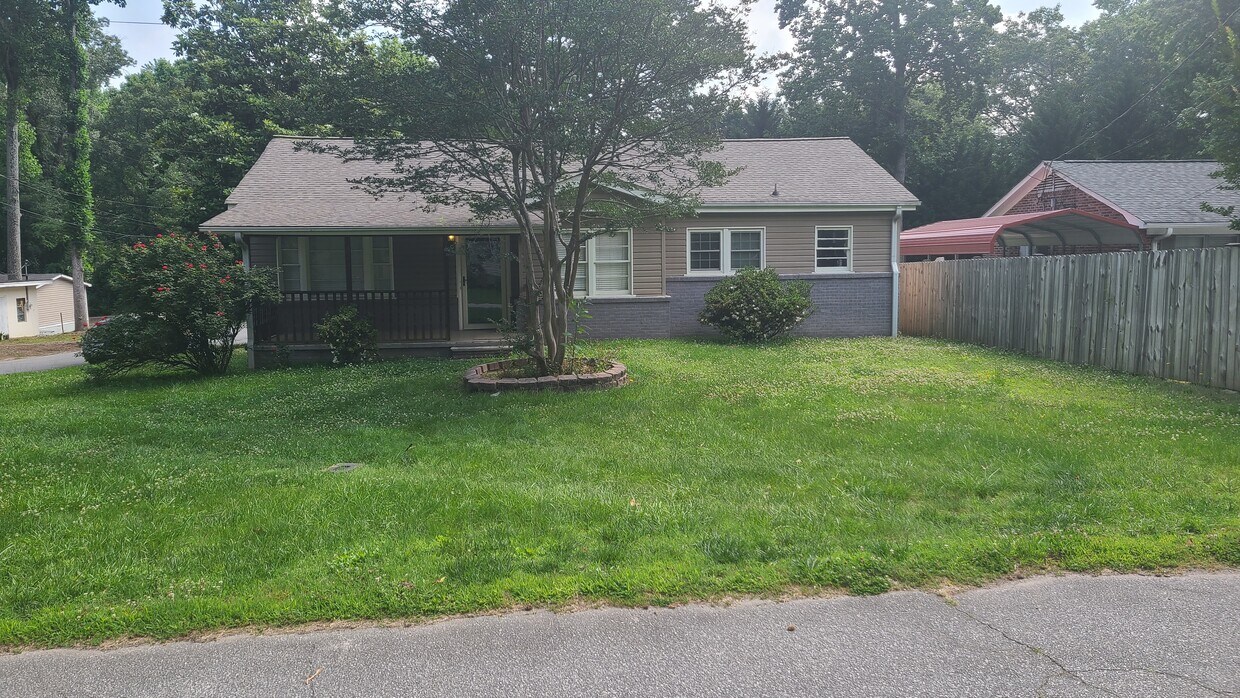 118 Sutton Dr, Taylors, SC 29687 House Rental in Taylors, SC