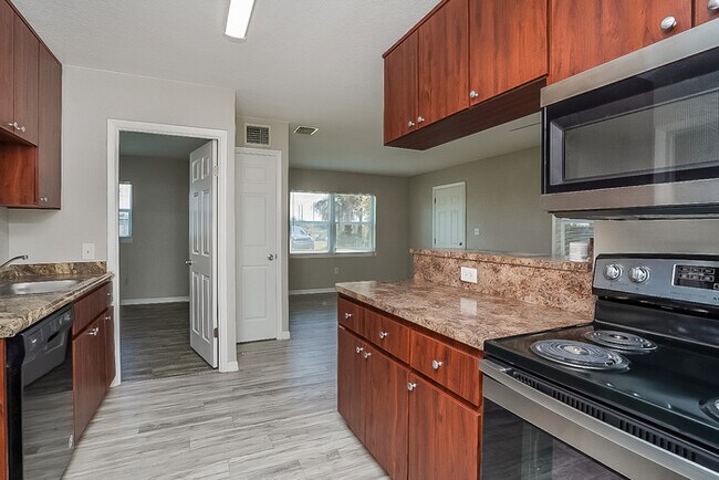 Foto del edificio - Ready for new residents! Cute 3BR, 1BA
