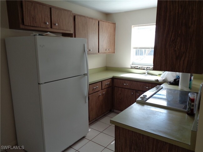 Foto del edificio - 820 Cape Coral Pkwy W
