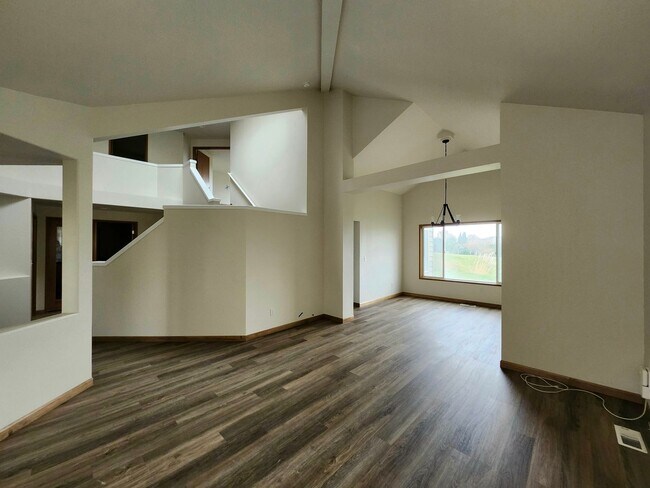 Building Photo - Move-In Special: $1000 off- 4 bed + Office, Quartz Kitchen Countertops