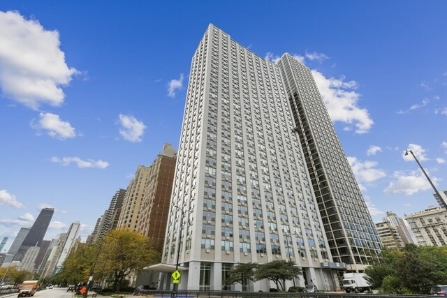 Primary Photo - 1550 N Lake Shore Dr