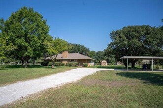 Building Photo - 1308 Oak Dr