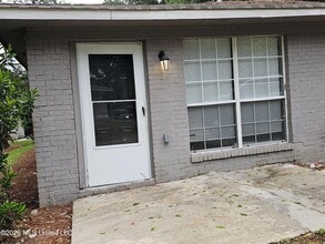 Building Photo - 227 Lawrence Rd