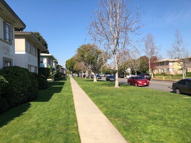 Avenida Barrington - 3181 S Barrington Ave