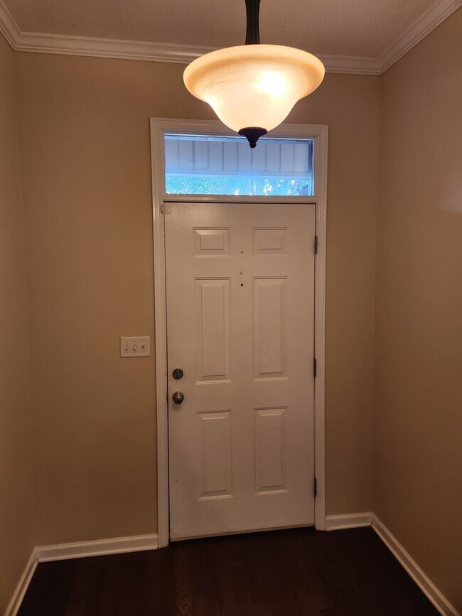 Foto del edificio - 9841 Lenox Ln