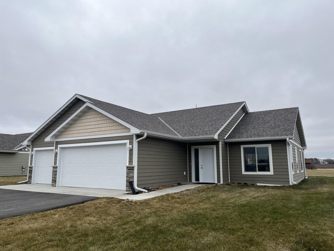 104 7th Ave NW, Arlington, MN 55307 House Rental in Arlington, MN