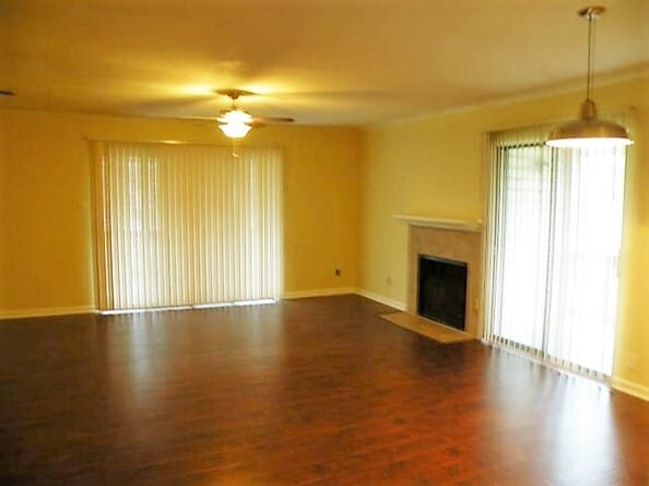 Amplio espacio habitable con dos balcones - 101 Pine Forest Dr