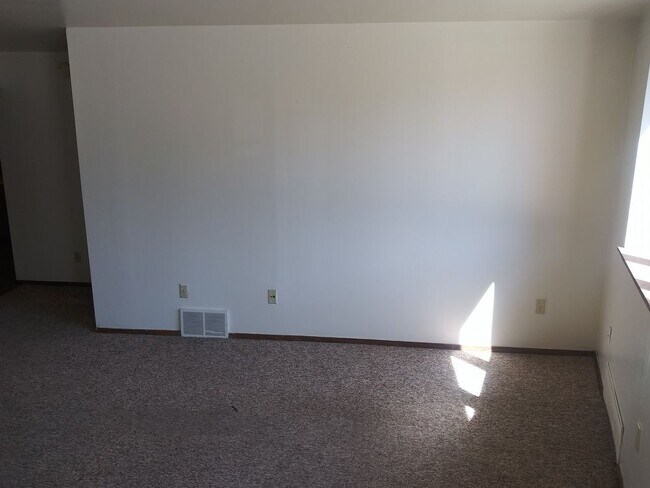 Building Photo - 3700 E. Squire Ave. - 2 Bedroom Lower