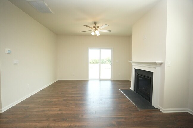 Foto del edificio - 14121 Wilson Mac Ln