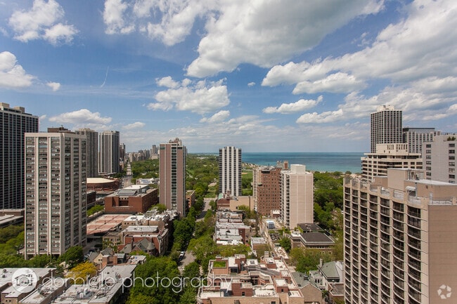 Building Photo - 1415 N Dearborn St